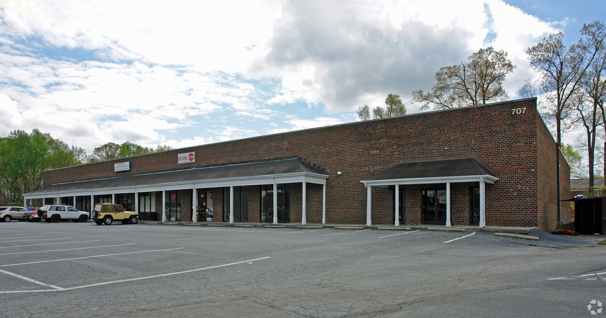 707 W Main St, Jamestown, NC for sale Primary Photo- Image 1 of 1