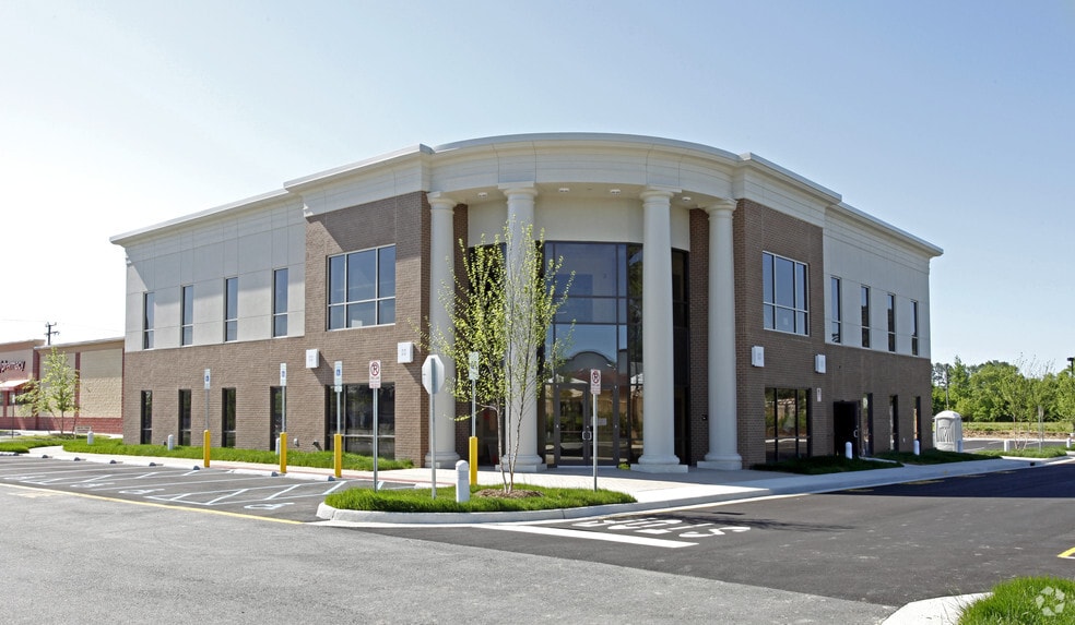 1533 Volvo Pky, Chesapeake, VA for sale - Primary Photo - Image 1 of 3