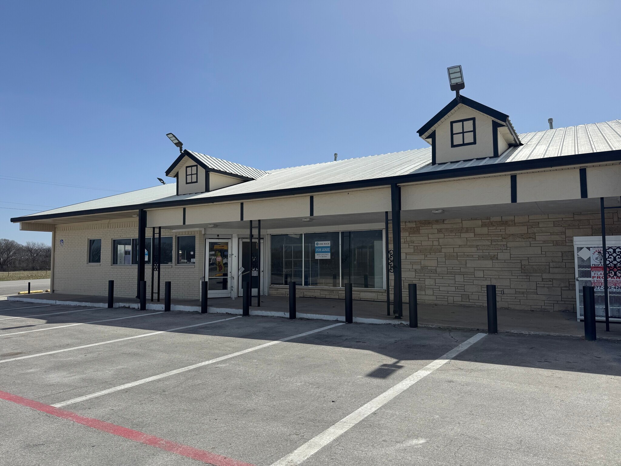 430 J M Lindsay Blvd, Lindsay, TX for lease Building Photo- Image 1 of 3