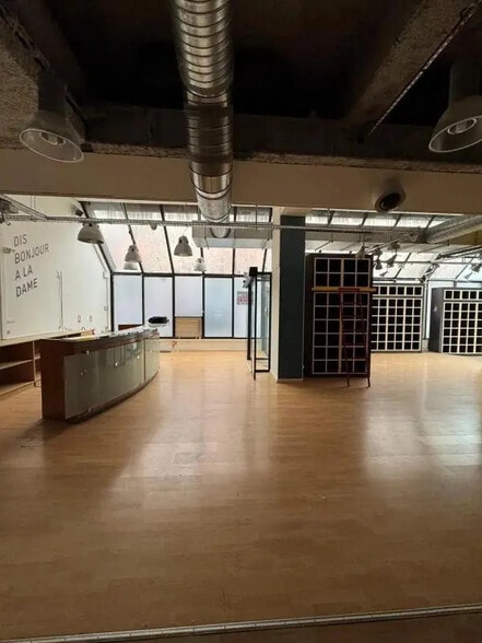 5 Rue Aumont-Thiéville, Paris for lease - Building Photo - Image 2 of 15