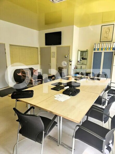 Office in Soissons for sale - Interior Photo - Image 2 of 4