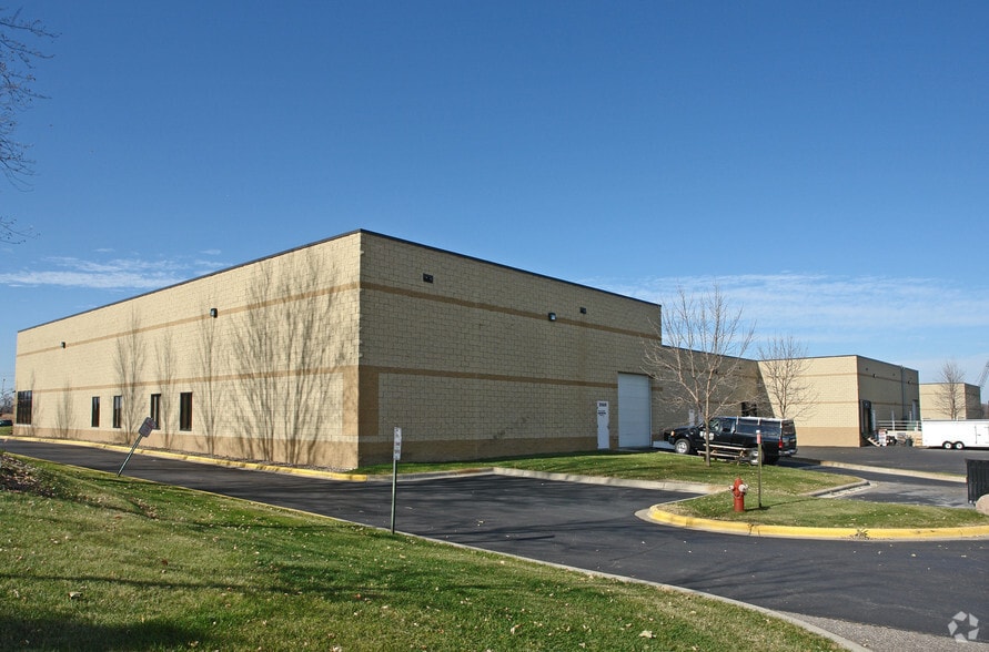 2959-2995 Water Tower Pl, Chanhassen, MN for lease - Building Photo - Image 3 of 5