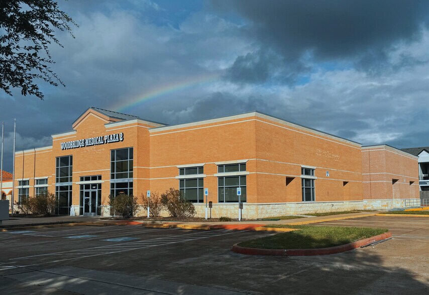 11507 S Highway 6, Sugar Land, TX for lease - Building Photo - Image 1 of 16