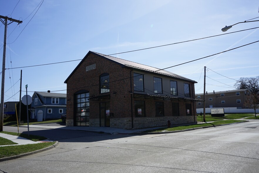 402 S Elmwood Ave, Medina, OH for sale - Building Photo - Image 1 of 18