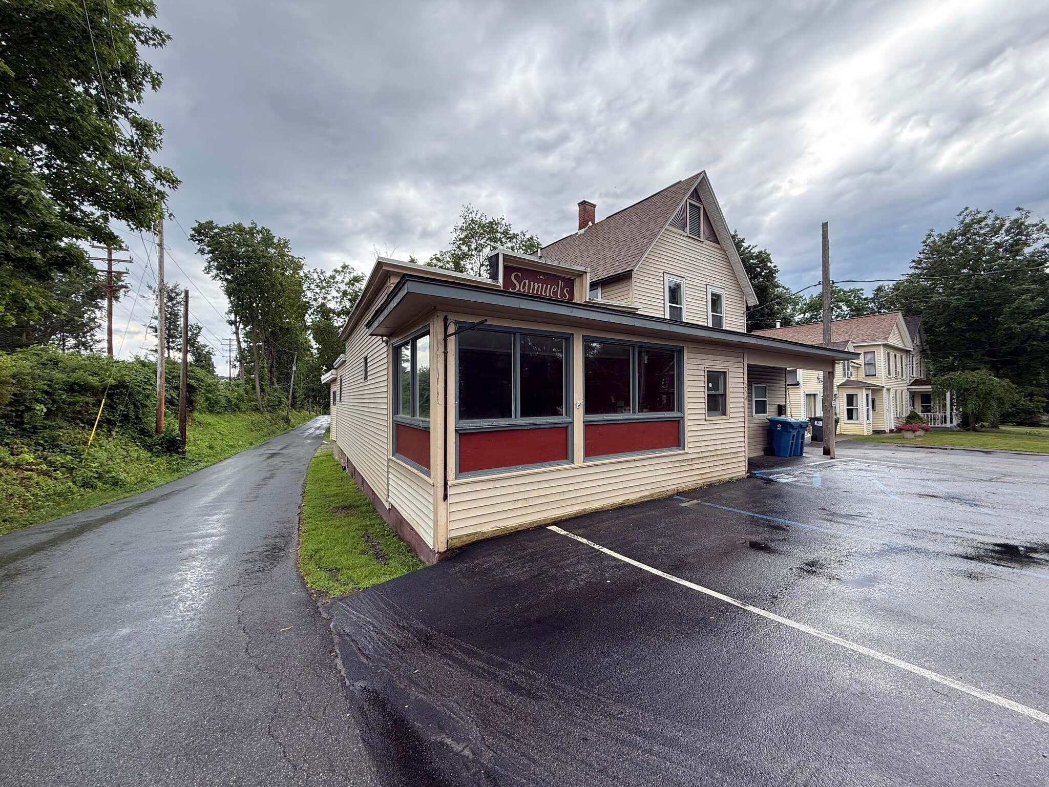 258 Alplaus Ave, Alplaus, NY for lease Building Photo- Image 1 of 5