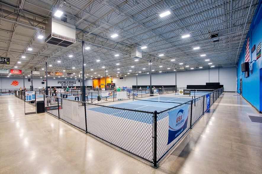 5665 W Bell Rd, Glendale, AZ for sale - Interior Photo - Image 2 of 12