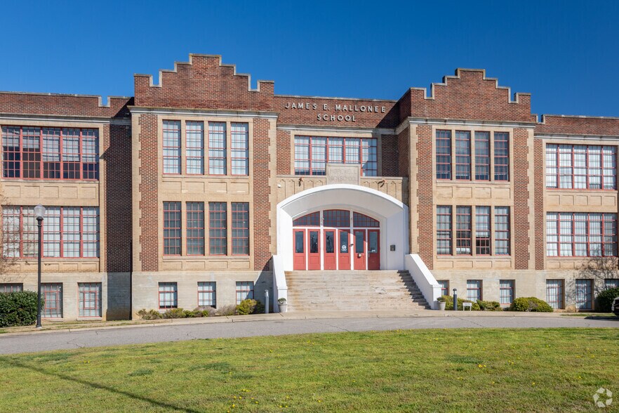 1201 W City Point Rd, Hopewell, VA 23860