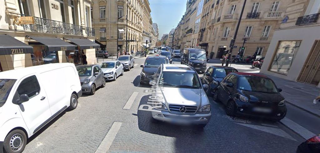 Retail in Paris for lease Building Photo- Image 1 of 2