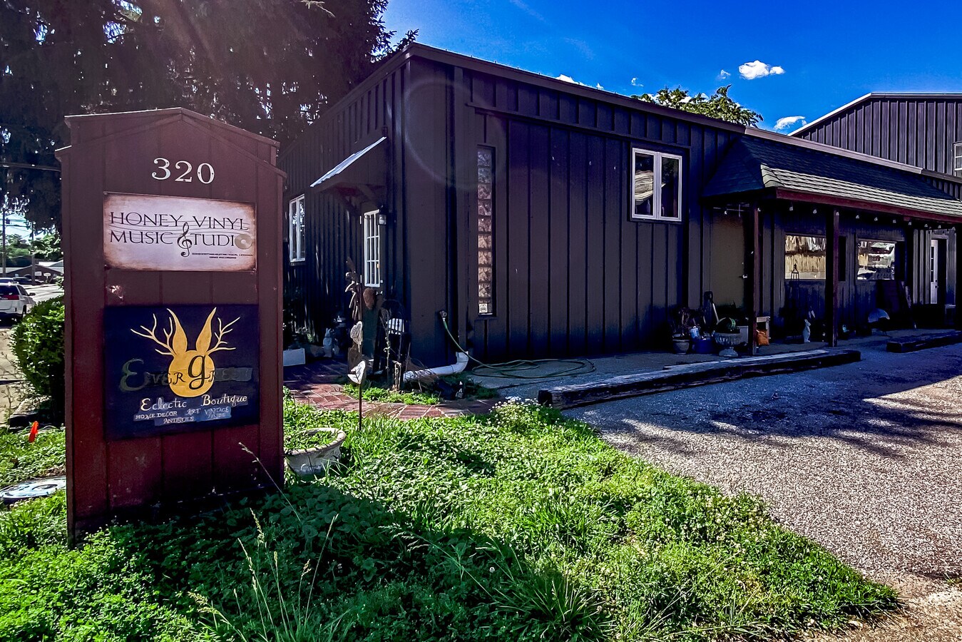 320 W Jennings St, Newburgh, IN 47630