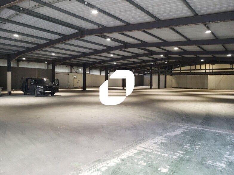 Flex in Lormont for lease - Interior Photo - Image 2 of 14