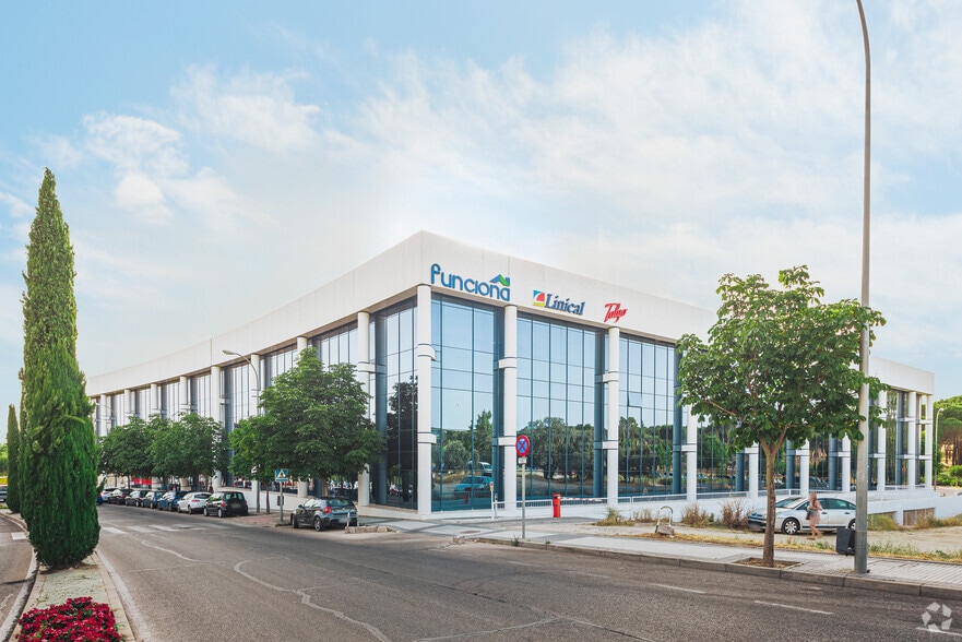 Calle las Norias, 92, Majadahonda, Madrid for lease - Building Photo - Image 2 of 4