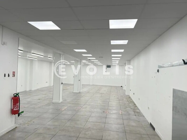 Flex in Clamart for sale - Building Photo - Image 2 of 18