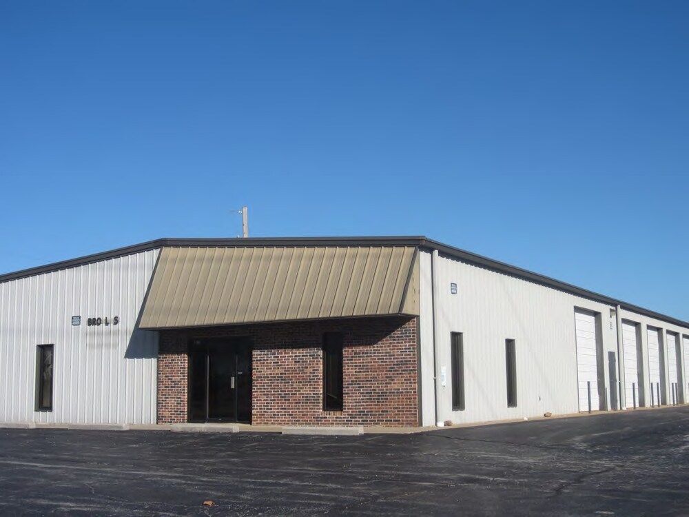 1836 N Eldon Ave, Springfield, MO for sale Primary Photo- Image 1 of 1