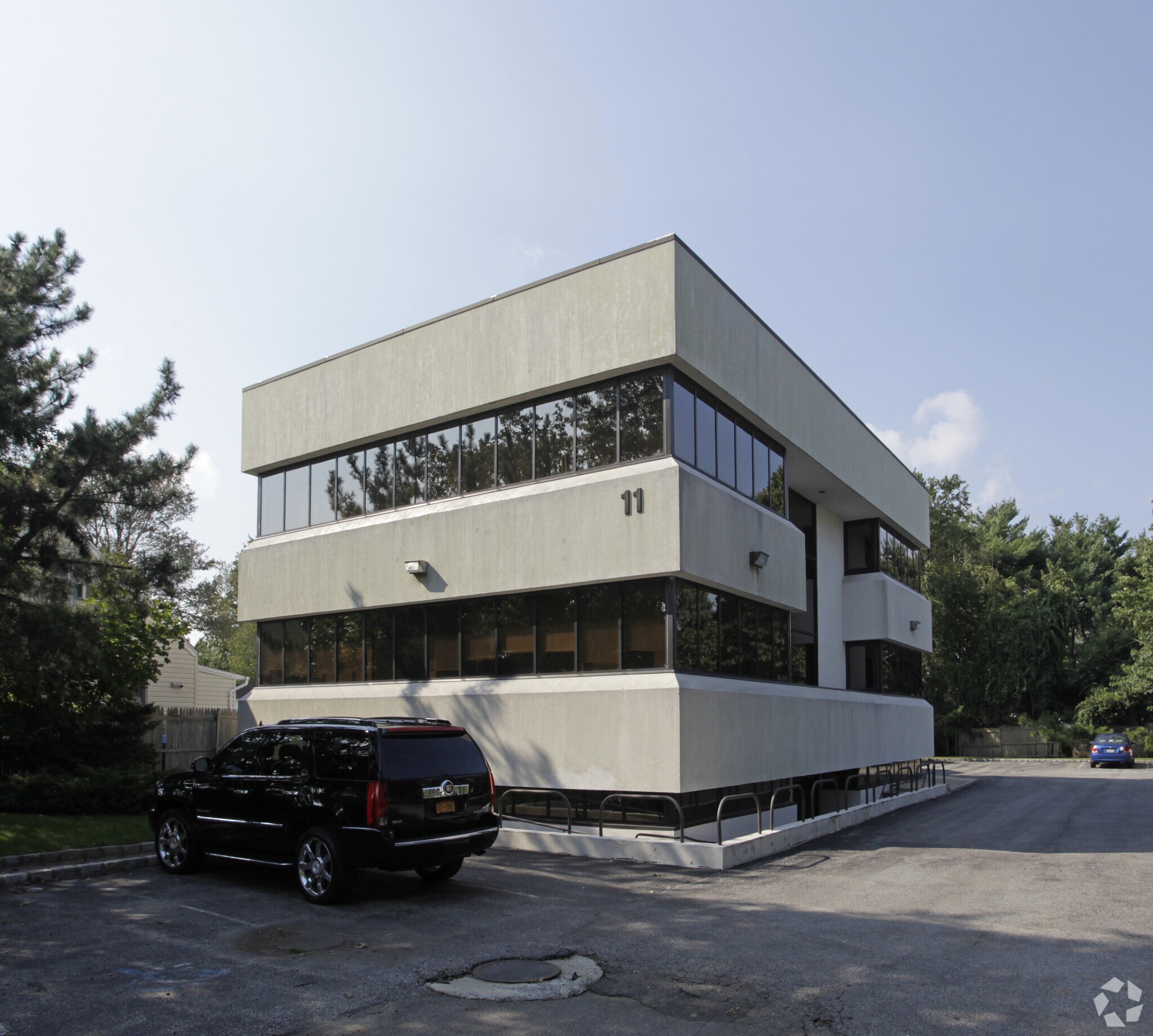 11 Weston St, Huntington Station, NY for sale Primary Photo- Image 1 of 1