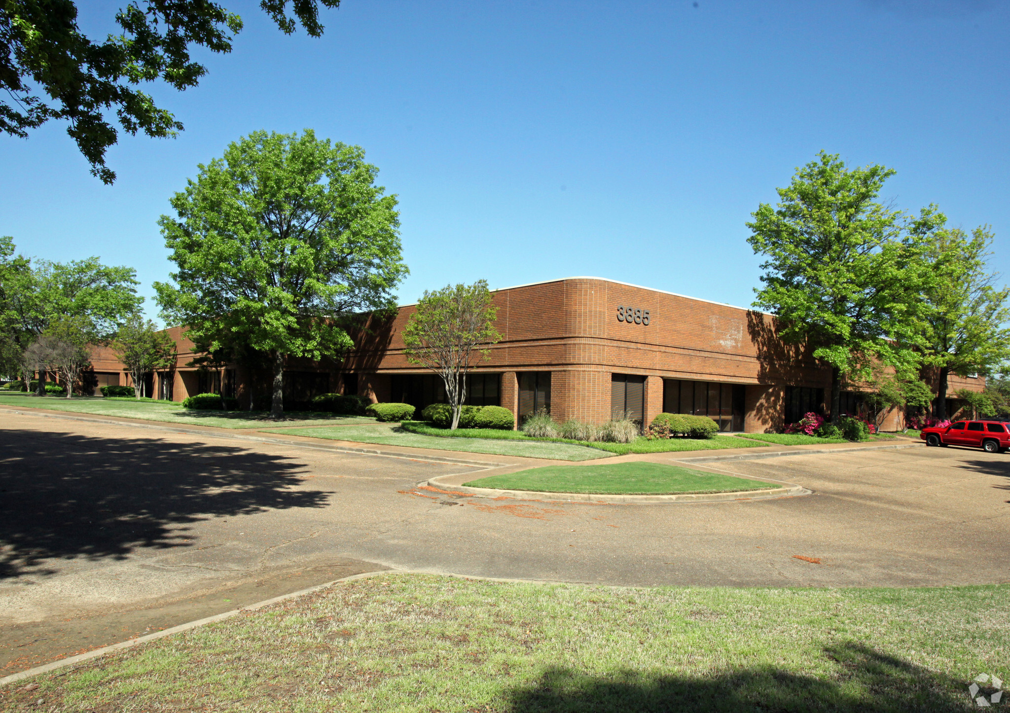 3885 Perkins Rd, Memphis, TN for lease Primary Photo- Image 1 of 4