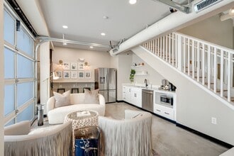 370 Herron Dr, Nashville, TN for lease Interior Photo- Image 2 of 19