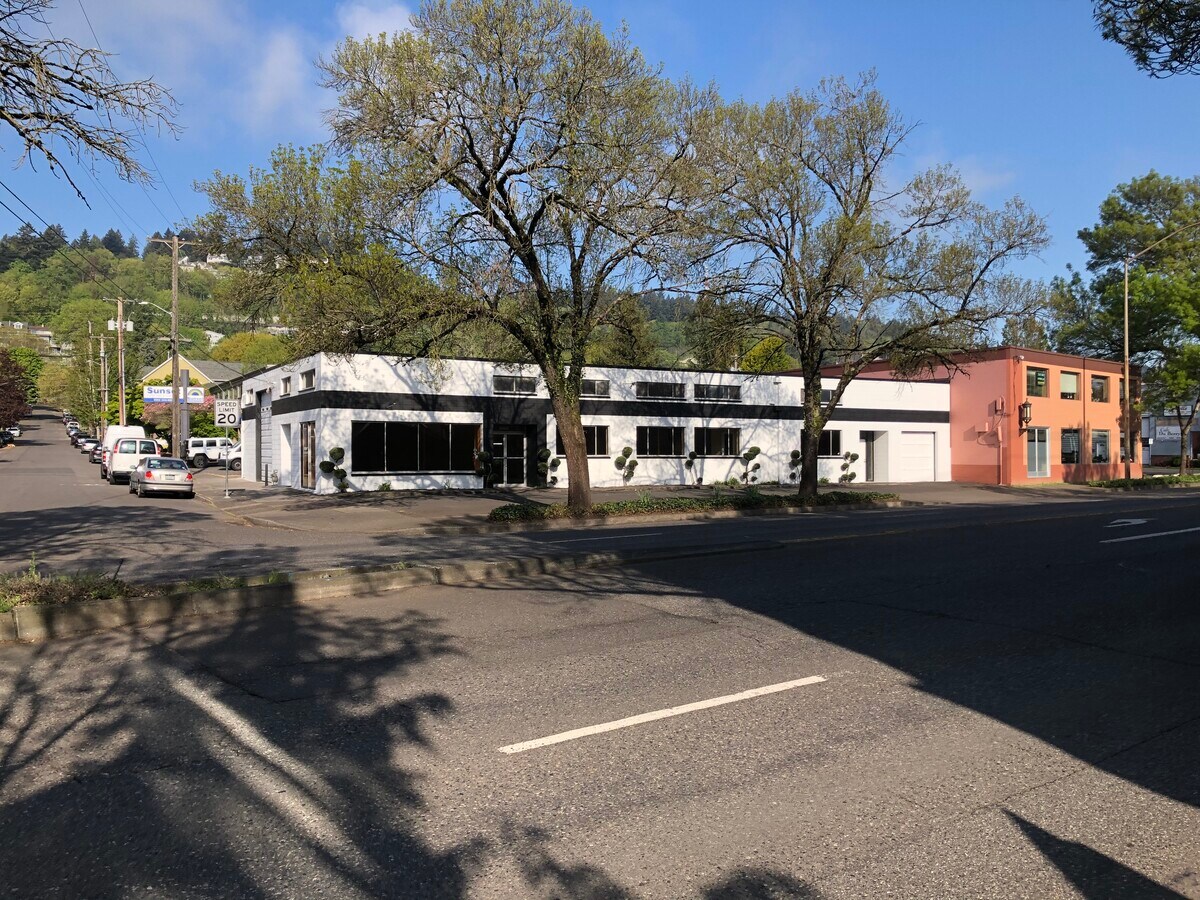 6565 S Macadam Ave, Portland, OR 97239