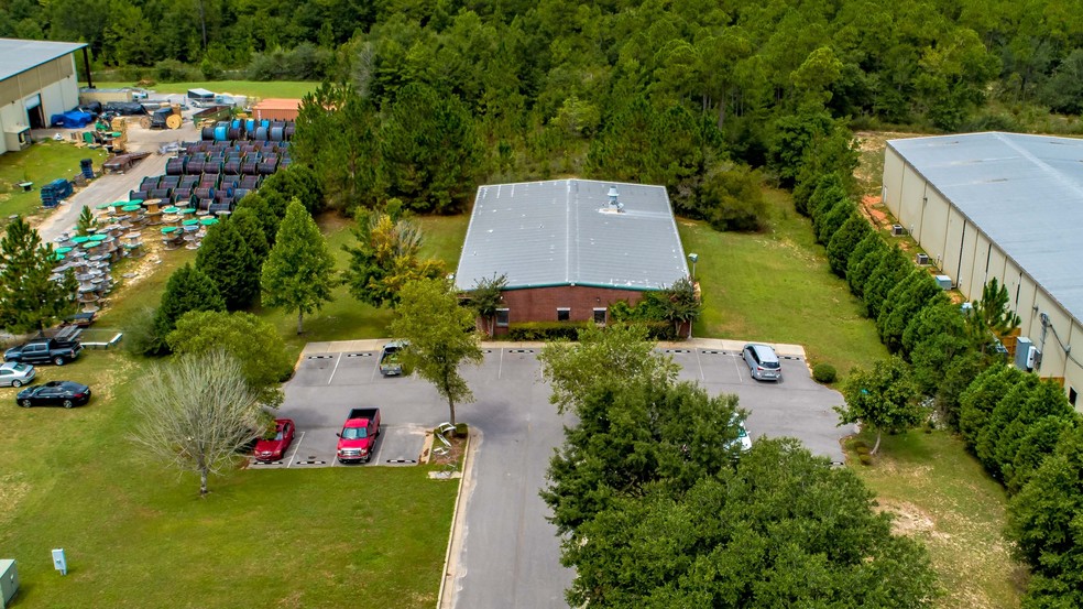 5697 Industrial Blvd, Milton, FL for sale - Building Photo - Image 1 of 1