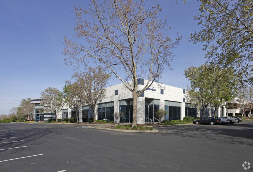 901-941 Cadillac Ct, Milpitas, CA for lease - Building Photo - Image 2 of 3