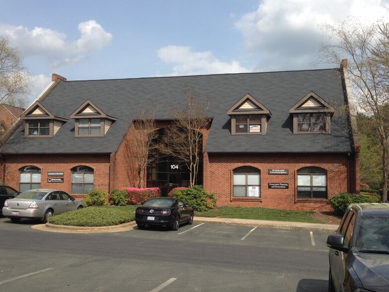 104 Fountain Brook Cir, Cary, NC 27511