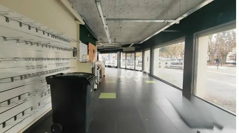 Retail in Aix-les-Bains for lease - Interior Photo - Image 2 of 4