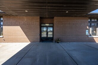 1110 Oak Ridge Dr, Eau Claire, WI for lease Building Photo- Image 2 of 36