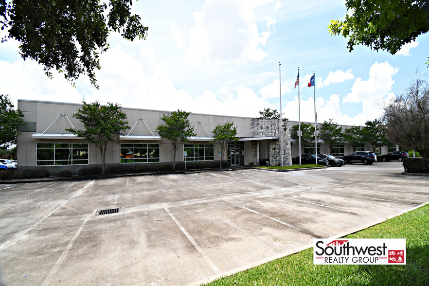 10401 Town Park Dr, Houston, TX for lease - Building Photo - Image 3 of 20