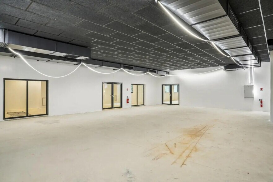 36 Rue Du Chemin Vert, Paris for lease - Building Photo - Image 3 of 37