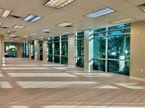 5220 Summerlin Commons Blvd, Fort Myers, FL for lease Interior Photo- Image 2 of 10