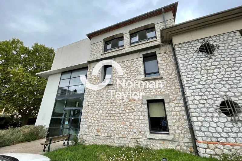 Office in Montpellier for lease - Building Photo - Image 2 of 12