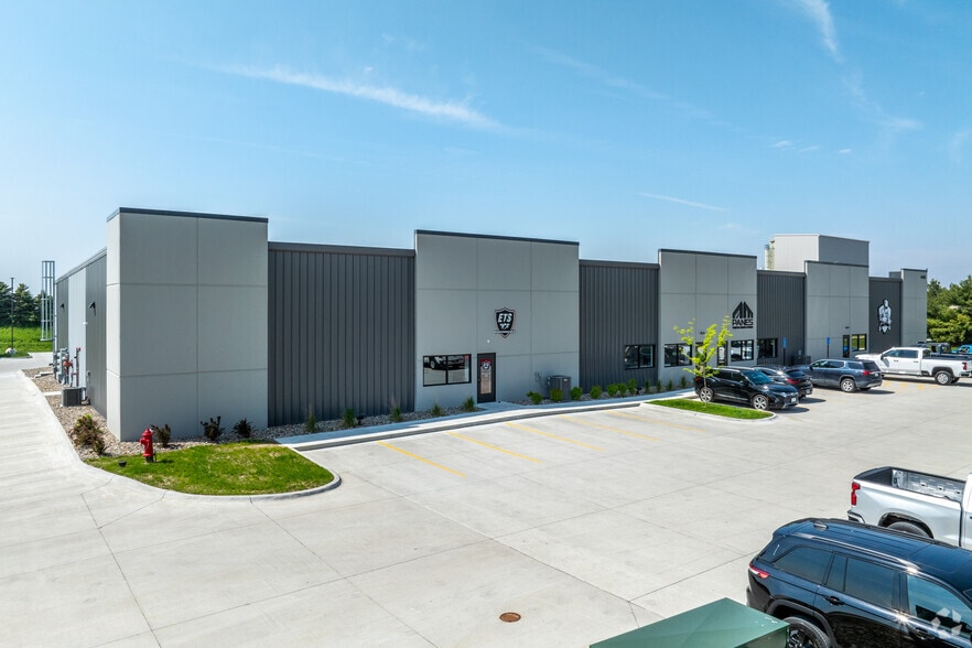 4405 SE Beisser Dr, Grimes, IA for lease - Building Photo - Image 2 of 6