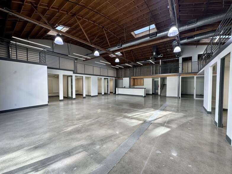 4077-4081 Redwood Ave, Los Angeles, CA for lease - Building Photo - Image 3 of 11