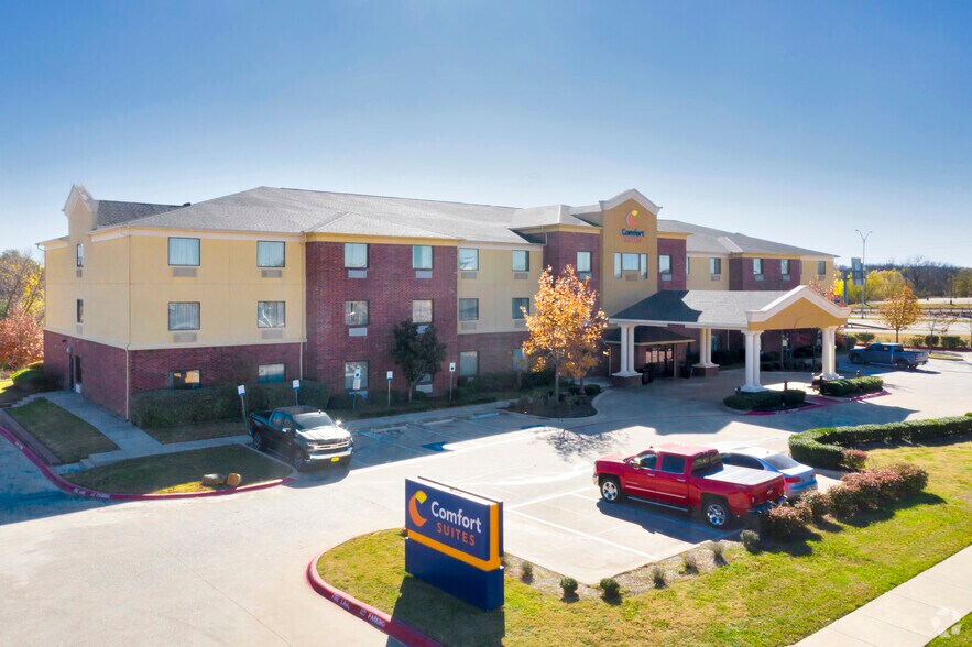 400 S Interstate Highway 45, Ennis, TX for sale - Primary Photo - Image 1 of 1