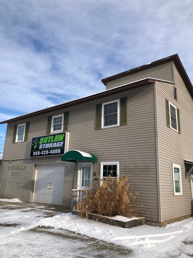 1279 E Saginaw Rd, Midland, MI 48642