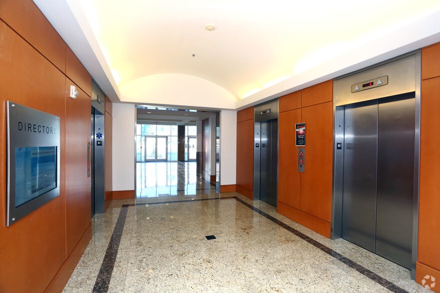 8051 Arco Corporate Dr, Raleigh, NC for lease - Interior Photo - Image 3 of 4