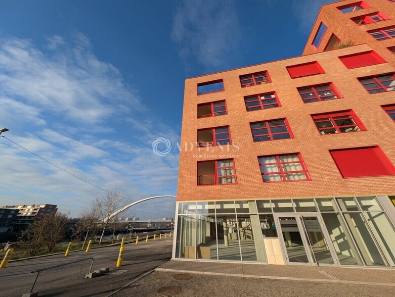 Retail in Strasbourg for lease - Building Photo - Image 2 of 8