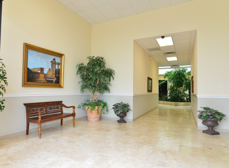 1416 Campbell Rd, Houston, TX for lease - Interior Photo - Image 2 of 5