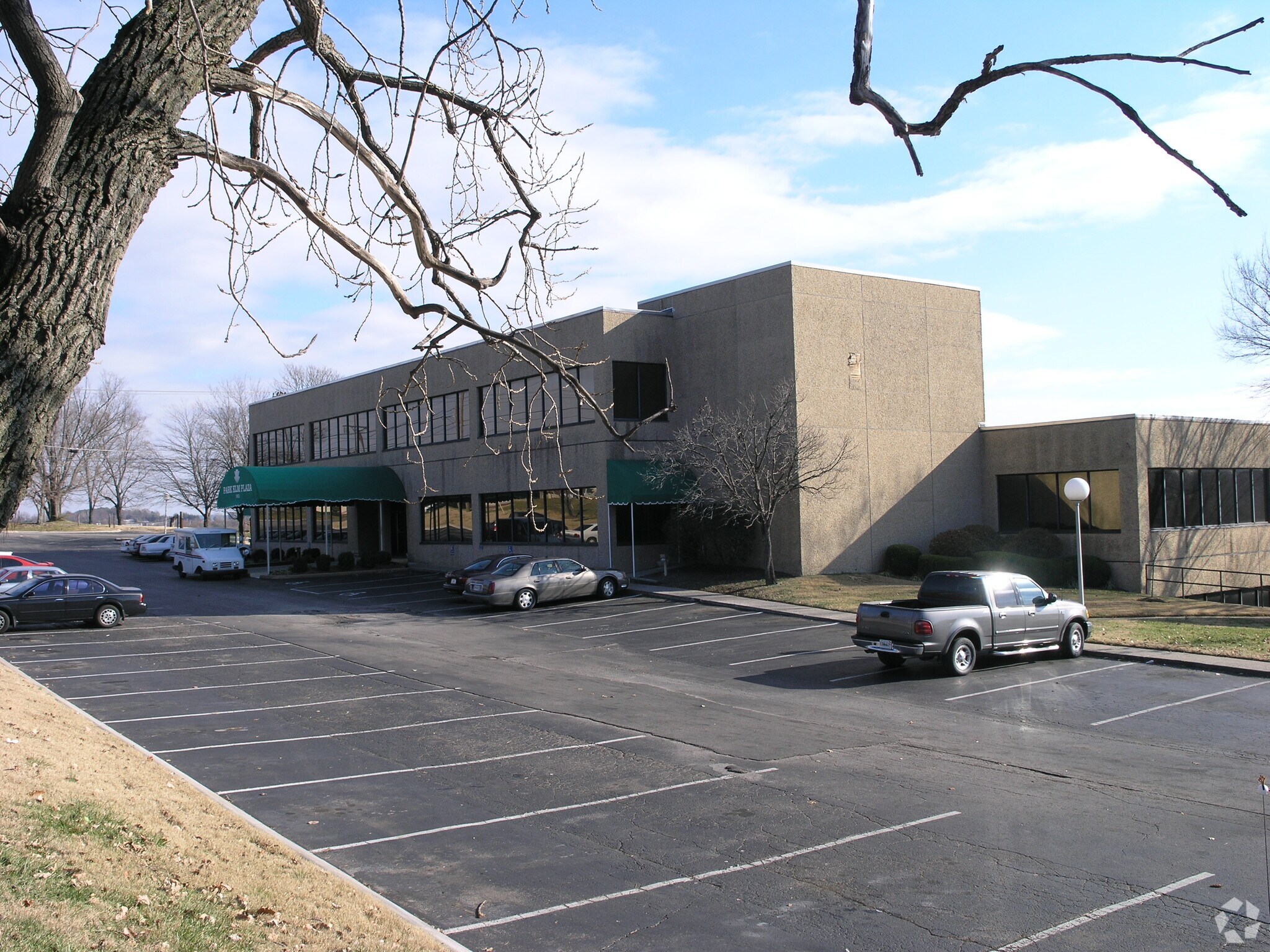 1451 Elm Hill Pike, Nashville, TN 37210 Park Elm Plaza