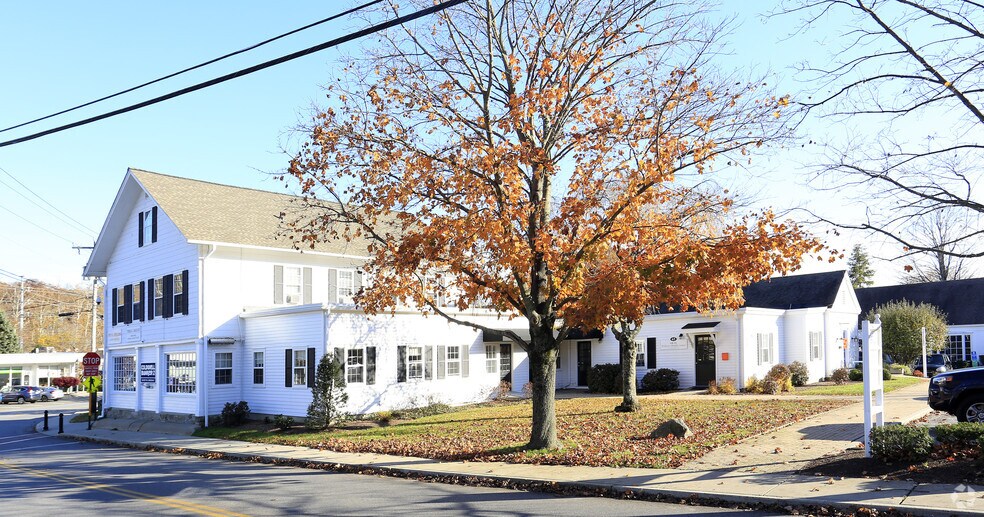 73 Old Ridgefield Rd, Wilton, CT for sale - Primary Photo - Image 1 of 1