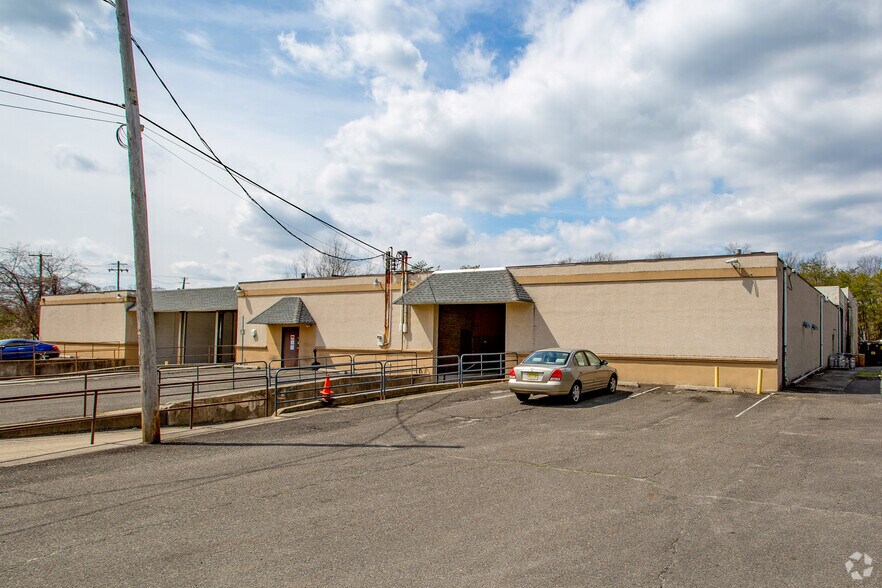 107 Edgewood Ave, West Berlin, NJ for sale - Primary Photo - Image 1 of 1