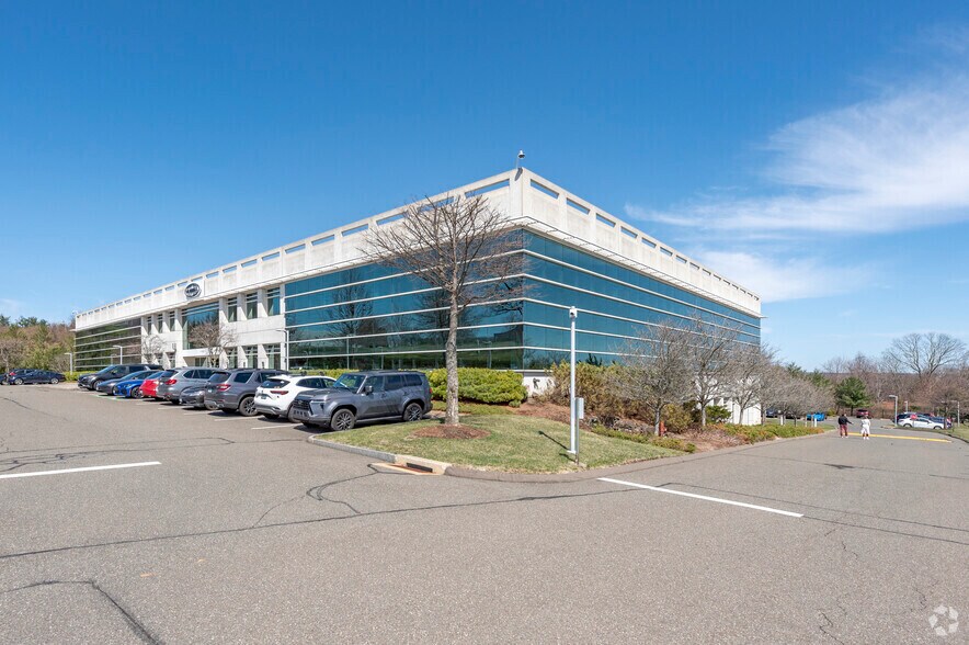 40 Waterview Dr, Shelton, CT for sale - Primary Photo - Image 1 of 1