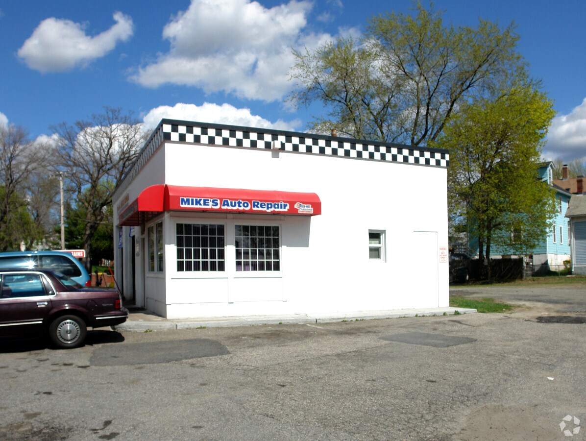 471 ARNOLD St, Woonsocket, RI 02895