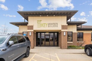 3015 Greyhound Dr, Waterloo IA - Parking Garage
