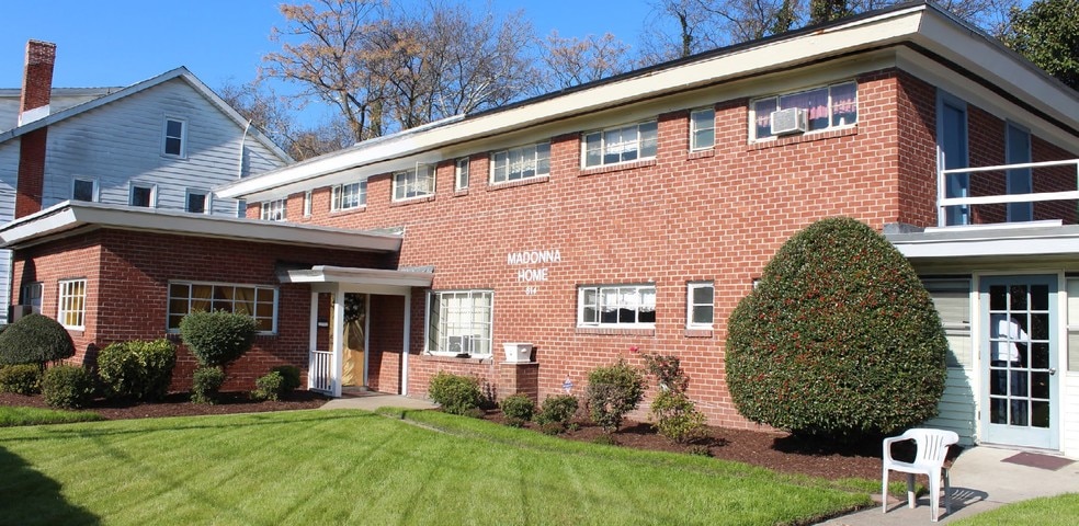 814 W 37th St, Norfolk, VA for sale - Primary Photo - Image 1 of 9