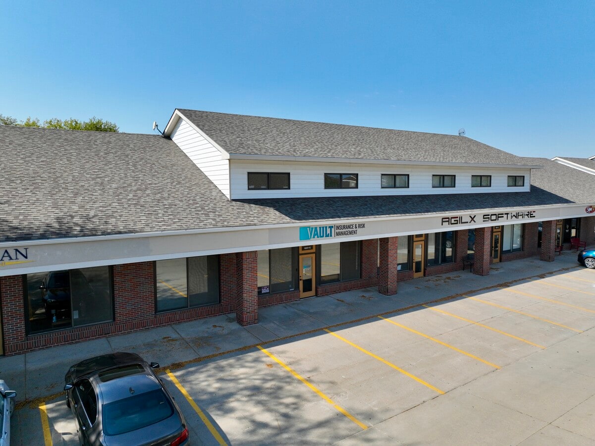 6221 S 58th St, Lincoln, NE 68516 - Unit E -  - Interior Photo - Image 1 of 13