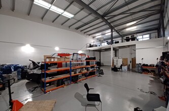 Minden Rd, Sutton for lease Interior Photo- Image 2 of 3