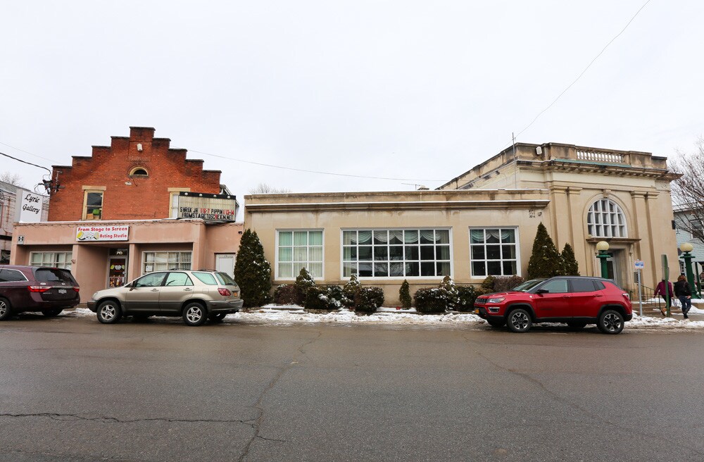 71 Vineyard Ave, Highland, NY 12528