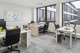 Office in Saint-Cloud for sale Interior Photo- Image 2 of 12