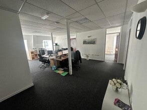 109 Eastham Village Rd, Wirral for lease Interior Photo- Image 2 of 8