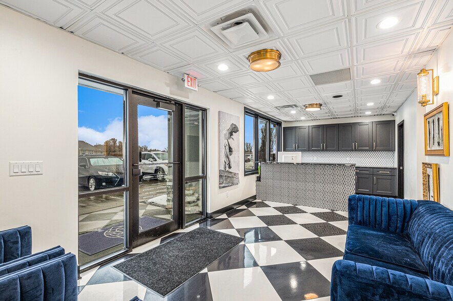 9839 S 168th Ave, Omaha, NE for sale - Interior Photo - Image 1 of 1